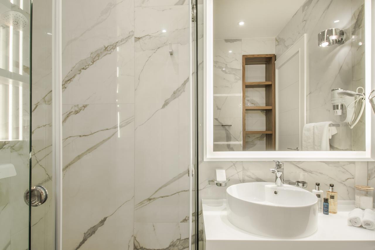 Miraval Luxury Couette-café 4*