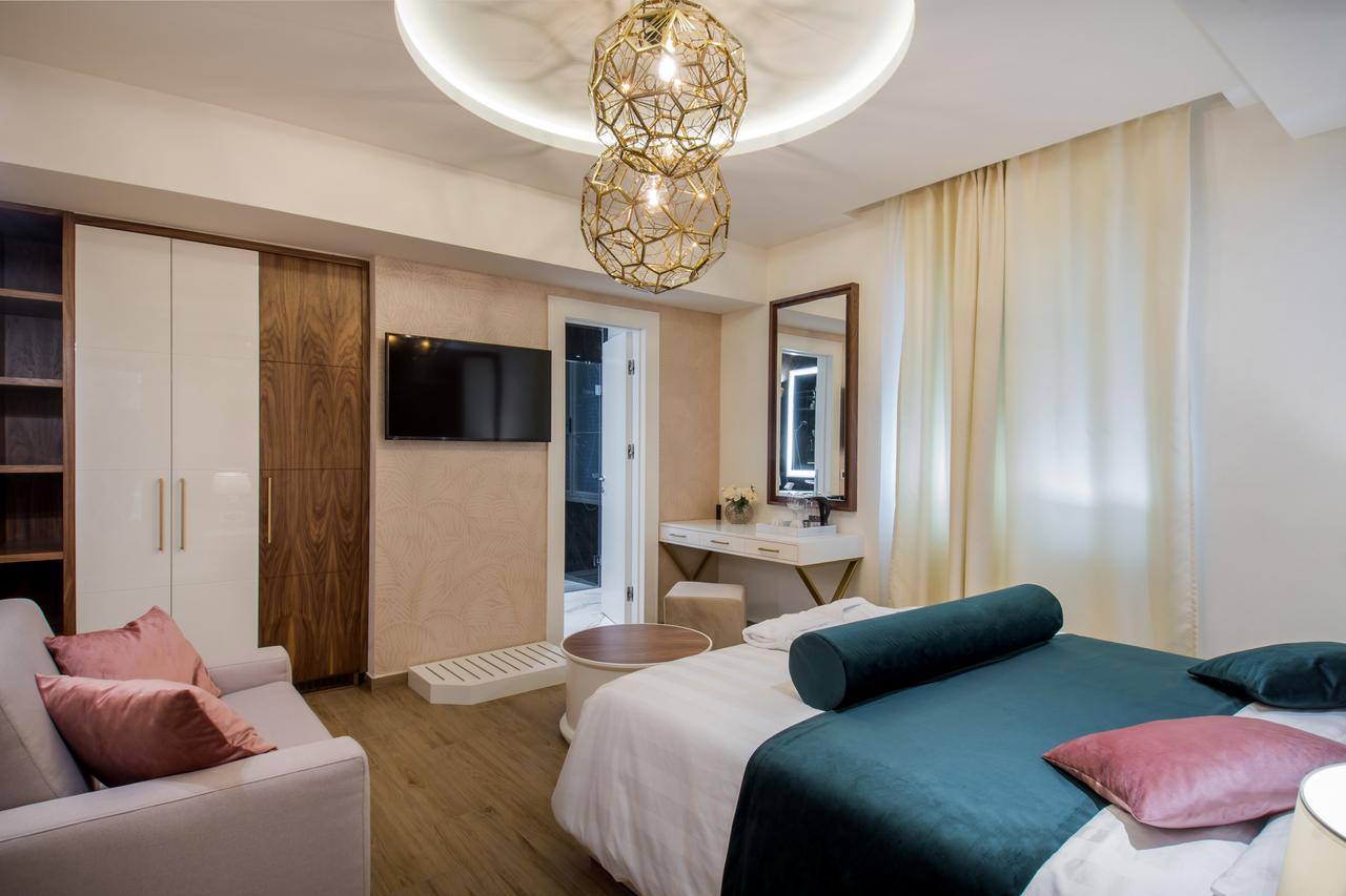 Miraval Luxury Couette-café 4*