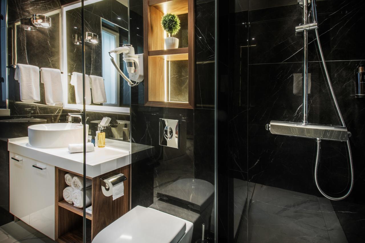 Miraval Luxury Couette-café 4*