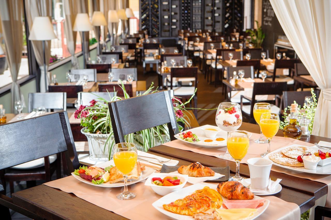 Couette-café Miraval Luxury 4*
